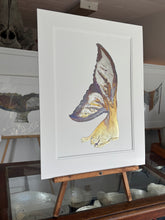 Load image into Gallery viewer, Vertical whale tail
